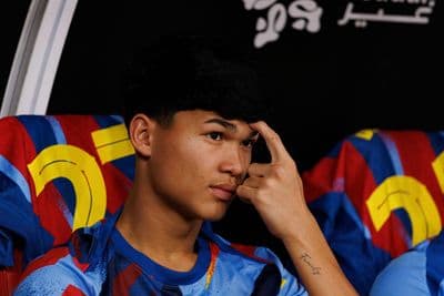 Dro sits on the bench while at FC Barcelona