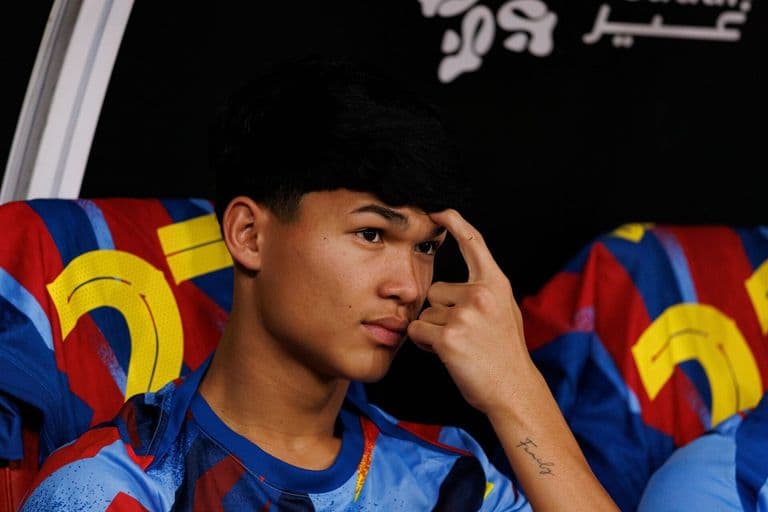 Dro sits on the bench while at FC Barcelona