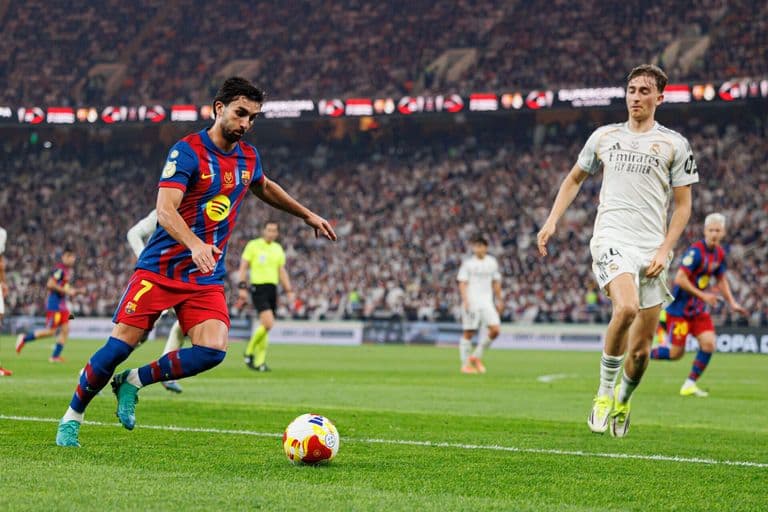 Ferran Torres goes up against Dean Huijsen