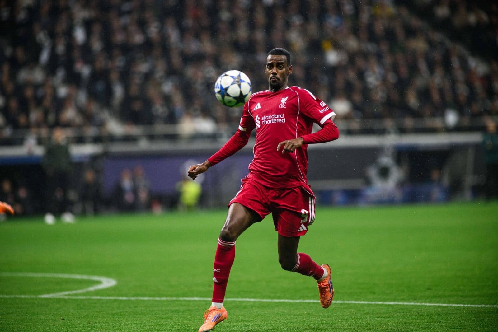 Alexander Isak playing for Liverpool